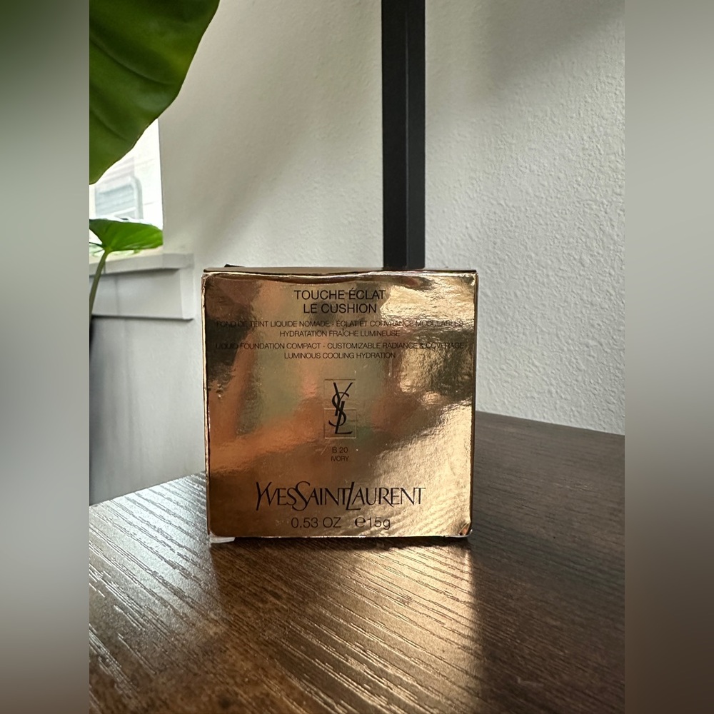 YSL Touche Eclat Le Cushion Liquid Foundation Compact SPF50 - B20 Ivory